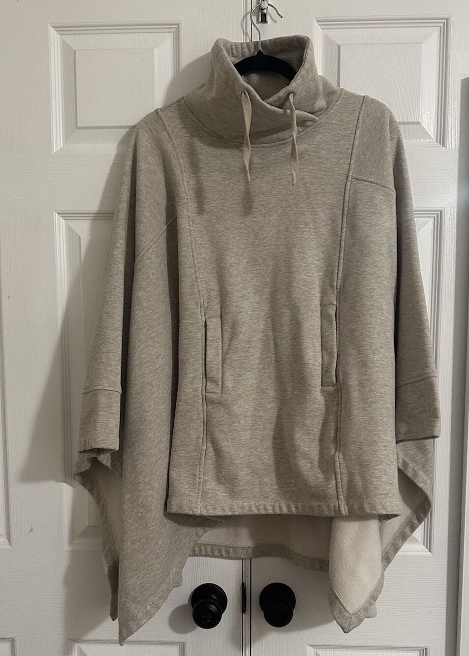 UGG Pichot Poncho Beige Lounge Cape Cozy Casual Versatile Size Medium/Large
